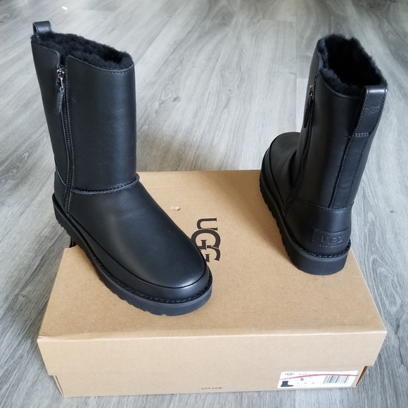 classic zip short ugg
